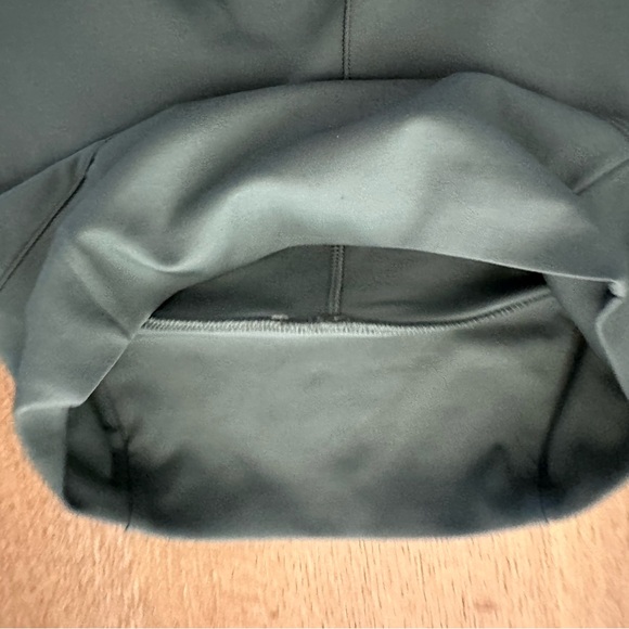 Vuori Butter Soft Leggings in Sage Green - Picture 3 of 6